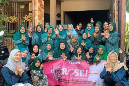 Mahasiswa PKM-PM Unair Edukasi Ibu Hamil di Sidoarjo Tentang Kesehatan Mental Tim mahasiswa PKM-PM Unair saat menggelar pengabdian masyarakat di Wage, Sidoarjo.
