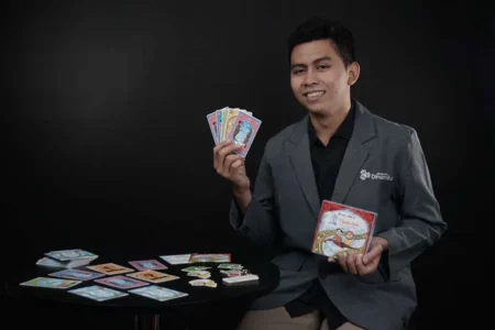 Mahasiswa Universitas Dinamika Surabaya Bikin Card Game Ilmu Tajwid