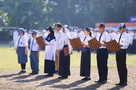 Pemprov Jatim Siapkan Seragam Baru bagi Siswa Pra Sejahtera