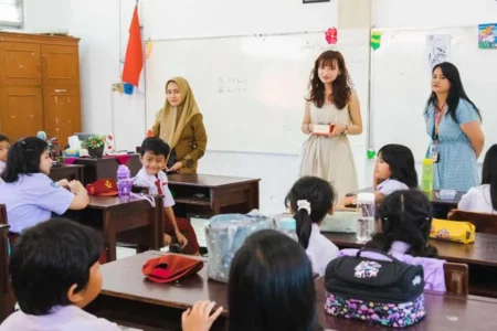 Labschool Unesa Hadirkan Mahasiswa Asing di Sekolah foto beritajatim