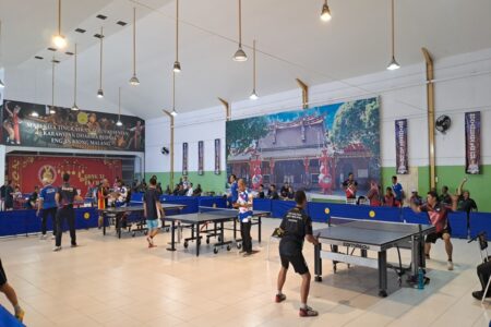 Ratusan Atlet Tenis Meja Veteran Malang Bersaing di Bhayangkara EAK Cup Gelaran Bhayangkara EAK Cup 2024.