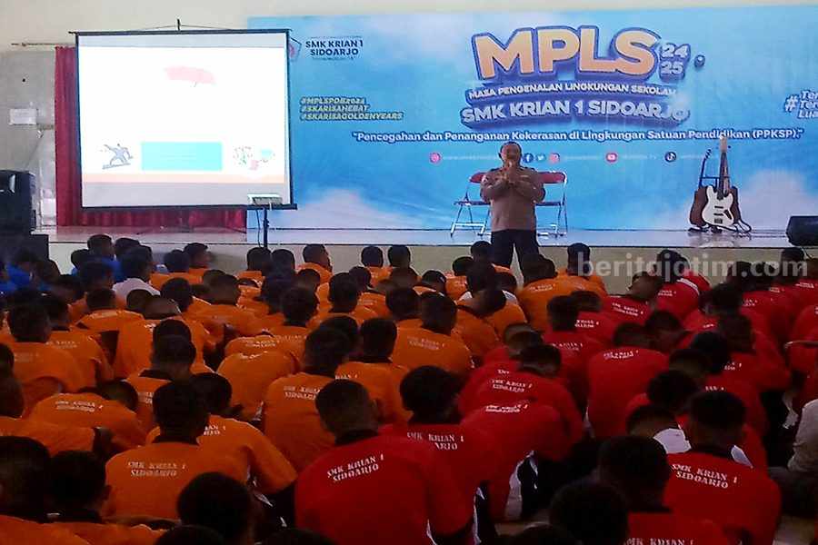 Kanit Binmas Polsek Krian Iptu Edy Santoso memberikan pemaparan.