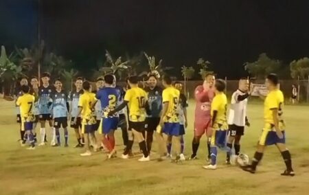 Penyelenggara dan Pengawas Pilkada Lamongan Sepakbola di Kandang Macan foto beritajatim