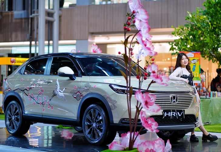 Desainer muda dari Surabaya Joanne Andreas yang berkolaborasi dengan Honda Center Surabaya untuk mendesain mobil All New Honda HR-V Special Edition Sand Khaki Pearl.