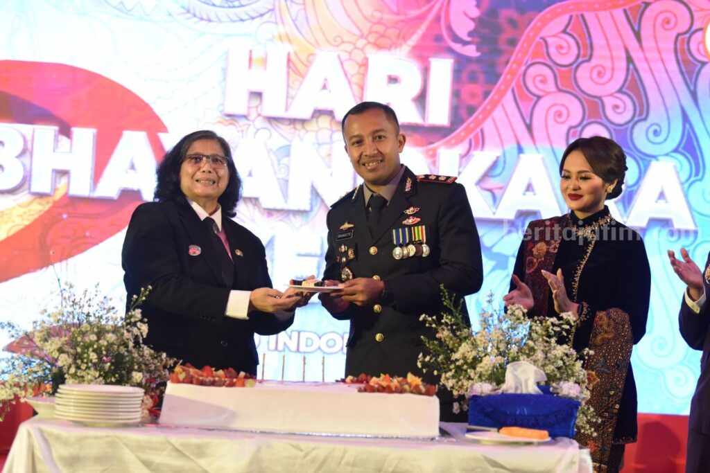 Pj Wali Kota Kediri Hadiri Upacara dan Tasyakuran HUT Bhayangkara ke-78
