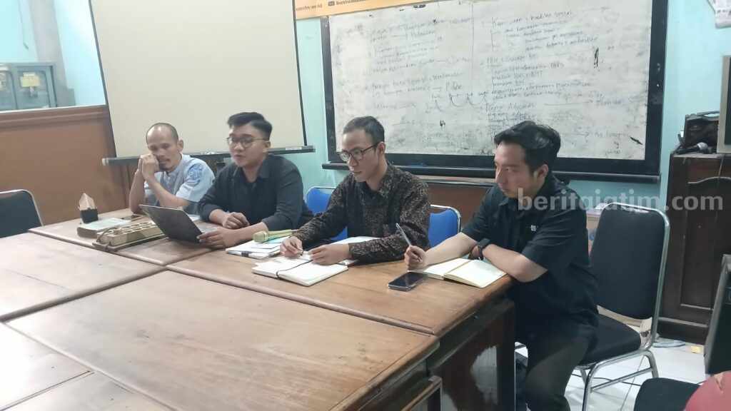 LBH Surabaya Saat Memberikan Keterangan Pers Dalam Perkara Ronald Tannur.