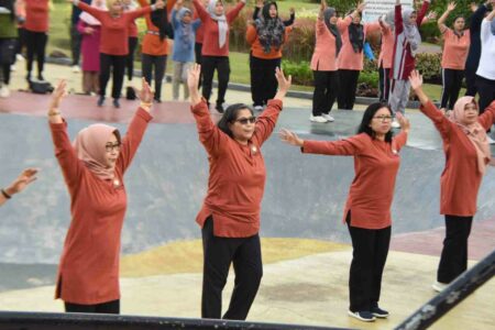 Senam Sehat Bersama Dharma Wanita Persatuan, Pj Wali Kota Kediri : Dibutuhkan Oleh Ibu-ibu