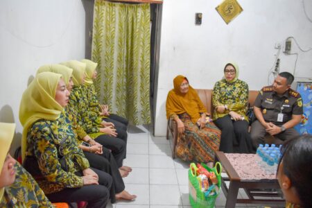 HBA ke 64, Kejari Tanjung Perak Bagikan Tali Asih ke Pensiunan Jaksa