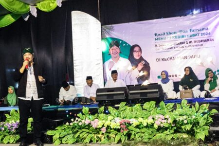 Deny – Mudawamah Janji Tingkatkan Tunjangan Guru Ngaji dan Agama di Kabupaten Kediri Deny - Mudawamah Janji Tingkatkan Tunjangan Guru Ngaji dan Agama di Kabupaten Kediri