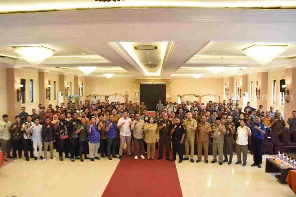 Pj Wali Kota Kediri Buka Bimtek Tim Pengumpul Informasi Cukai Hasil Tembakau.