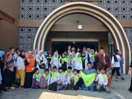 Meriahkan Bulan Muharam, LMI Kediri Ajak Anak Yatim Wisata Religi