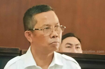 Advokat Robert Simangunsong Dituntut 6 Bulan, Pelapor Kecewa foto beritajatim