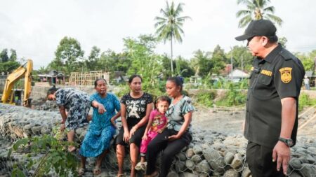 Sering Banjir, Bupati Hendy Perintahkan Jembatan Kemuningsari Lor-Badean Jember Diperbaiki