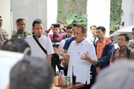 Ikuti Instruksi PDIP, Wawali Kota Surabaya Tak Ikut Retret di Magelang foto berita jatim