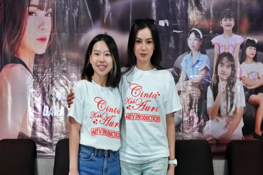 Claire dan Dara