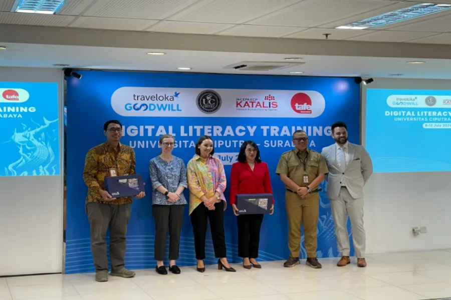 30 Peserta Ikuti Pelatihan Traveloka dan Katalis di UC Surabaya Digital Literacy