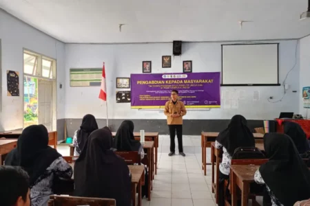 Dosen PGSD Unesa Latih Guru SD di Trenggalek Susun Asesmen Literasi Matematis foto beritajatim