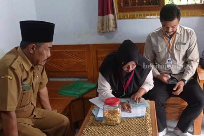 Petugas pantarlih di Kabupaten Kediri melakukan coklit