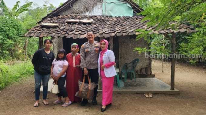 Inovasi Jumat Sedekah Antarkan Anggota Bhabinkamtibmas Mojokerto Ini Raih Penghargaan 3 Kali berturut-turut