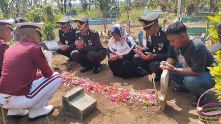 Polres Malang Ziarah Serentak ke Makam Korban Tragedi Kanjuruhan