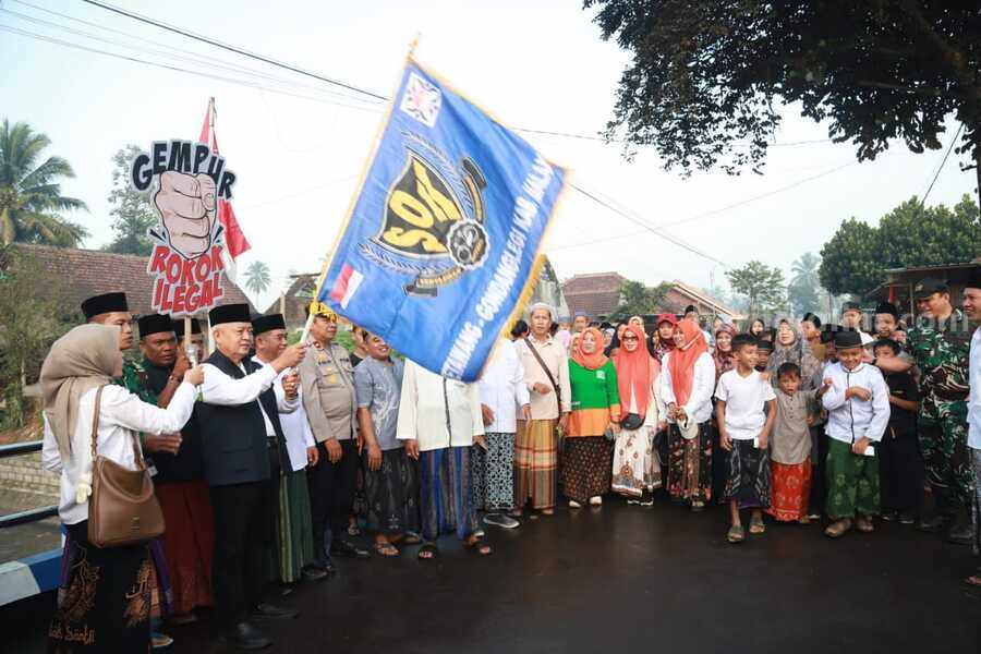 Serunya Gelar Gerak Jalan Sarung Peringati Tahun Baru Islam di Malang
