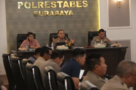 Kapolrestabes memimpin Rapat Koordinasi pengamanan Piala AFF U19 di Surabaya.