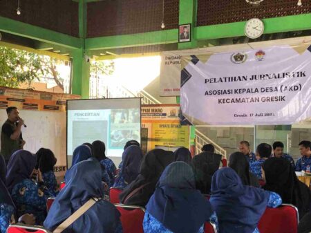 PWI Gresik Gelar Pelatihan Jurnalistik Perangkat Desa Puluhan perangkat desa di Kecamatan Gresik mengikuti pelatihan jurnalistik.