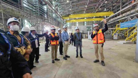 Anggota Komisi VII DPR RI melakukan kunjungan ke area anode casting Freeport Indonesia di Gresik.