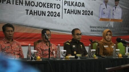 Bupati Mojokerto Ikfina Famawqti saat menghadiri Rapat Koordinasi Pembinaan Wilayah di salah satu hotel di Kecamatan Trawas, Kabupaten Mojokerto. [Foto : ist]
