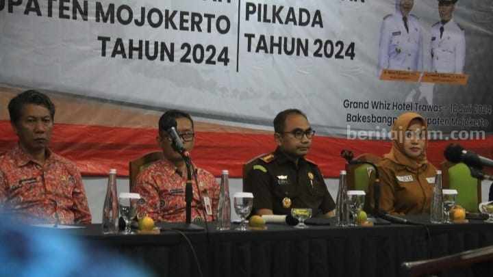Bupati Mojokerto Ikfina Famawqti saat menghadiri Rapat Koordinasi Pembinaan Wilayah di salah satu hotel di Kecamatan Trawas, Kabupaten Mojokerto. [Foto : ist]
