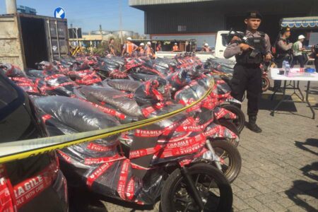Polres Tanjung Perak Bongkar Sindikat Penggelapan Motor Internasional