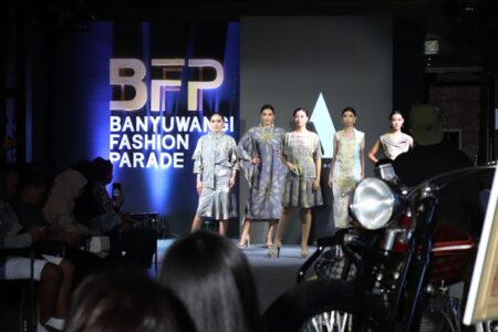 Penampilan menarik tersaji di acara fashion show bertajuk Banyuwangi Fashion Parade (BFD) 2024. Kegiatan ini menampilkan tema 'Souful' yang digelar di Hedon Cafe, Giri, Banyuwangi.