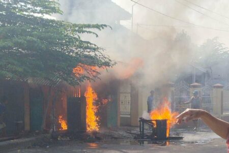 Kios Bensin Eceran di Mojokerto Terbakar