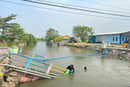 Kondisi Jembatan Bailey di Desa Kedungpeluk Kec. Candi yang pekan lalu ambrol.