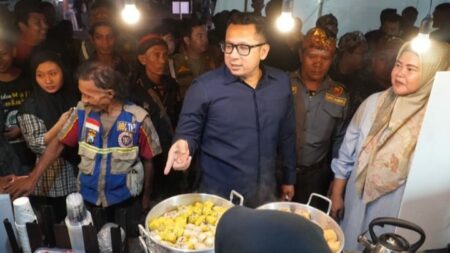 Pj. Wali Kota Mojokerto M. Ali Kuncoro saat menghadiri pembukaan Pasar Jadoel di Lapangan Selatan Rusunawa Cinde. [Foto : ist]