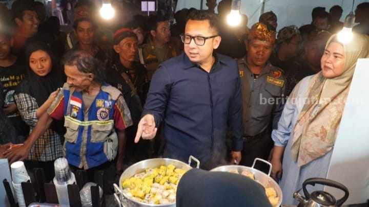Pj. Wali Kota Mojokerto M. Ali Kuncoro saat menghadiri pembukaan Pasar Jadoel di Lapangan Selatan Rusunawa Cinde. [Foto : ist]