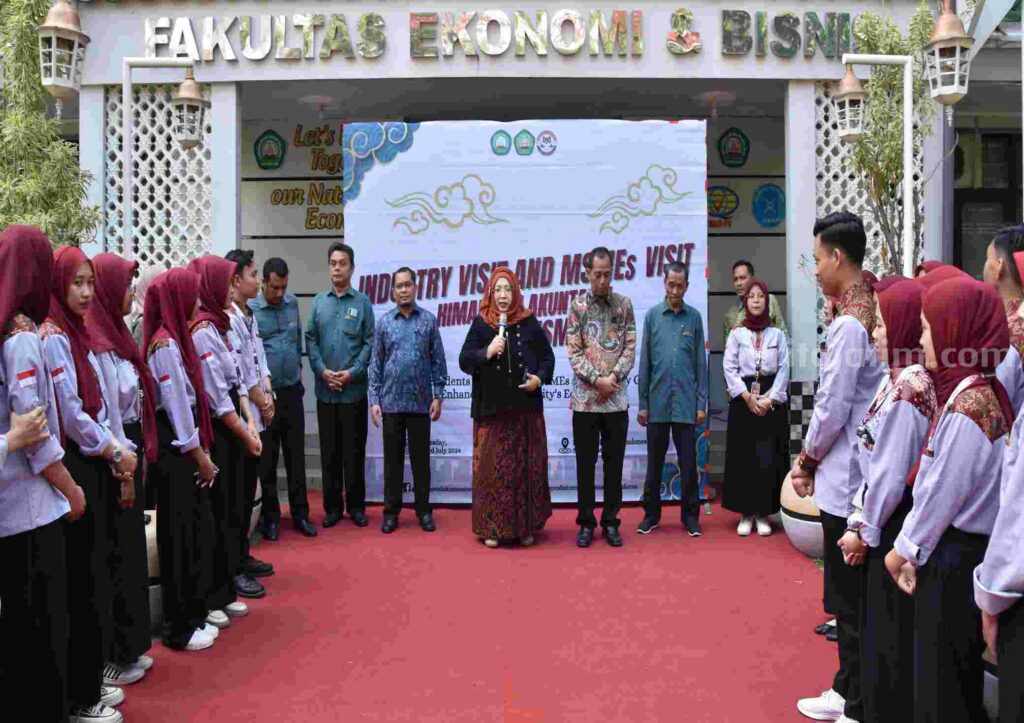 Pelepasan mahasiswa akuntansi FEB Unisma untuk kunjungan ke UMKM di Pasuruan (Foto: Istimewa)