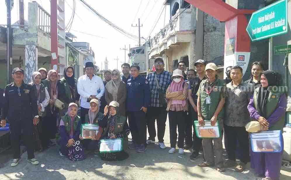 Panwascam Bulak, Surabaya melakukan pengawasan langsung di pesisir Surabaya.