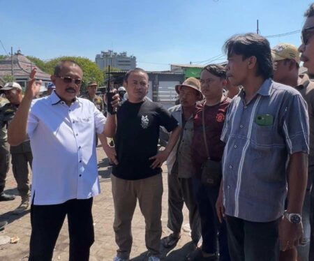 TikTok Cak Ji Banjir Pujian, Berkat Tata Pasar Loak Surabaya