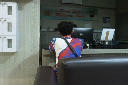 Korban 2 Bandit Curanmor Sukolilo Tak Sadar Motornya Diambil Maftuh Arif (25) saat memberikan keterangan di Polsek Sukolilo