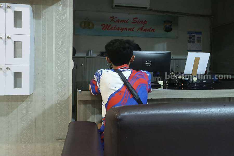 Maftuh Arif (25) saat memberikan keterangan di Polsek Sukolilo