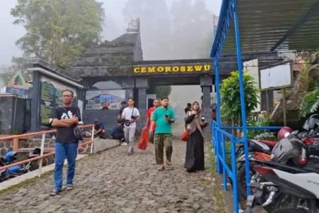Berita Gembira, Jalur Pendakian Lawu via Cemoro Sewu Sudah Dibuka Jalur pendakian Gunung Lawu via Cemoro Sewu Magetan.