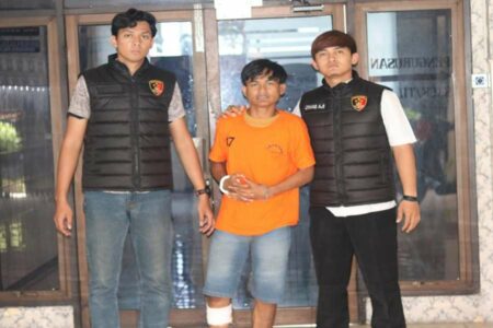 Rivaldy saat diamankan anggota Polsek Genteng