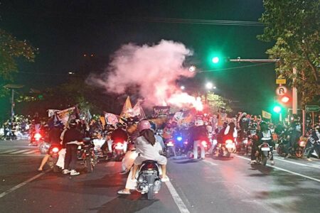 Massa PSHT di perempatan Jalan Arif Rahman Hakim