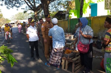 Satpol-PP Pamekasan Tertibkan Kawasan Pasar Kolpajung