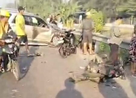 Mobil Tabrak 4 Motor dari Arah Lawan di Gresik, 1 Meninggal, 1 Terlempar Parit