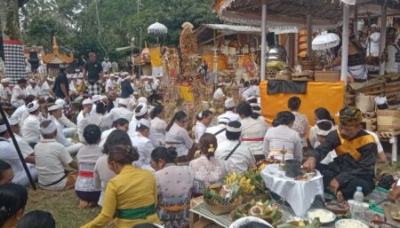 Pemanjatan doa bersama umat Hindu