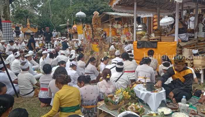 Pemanjatan doa bersama umat Hindu