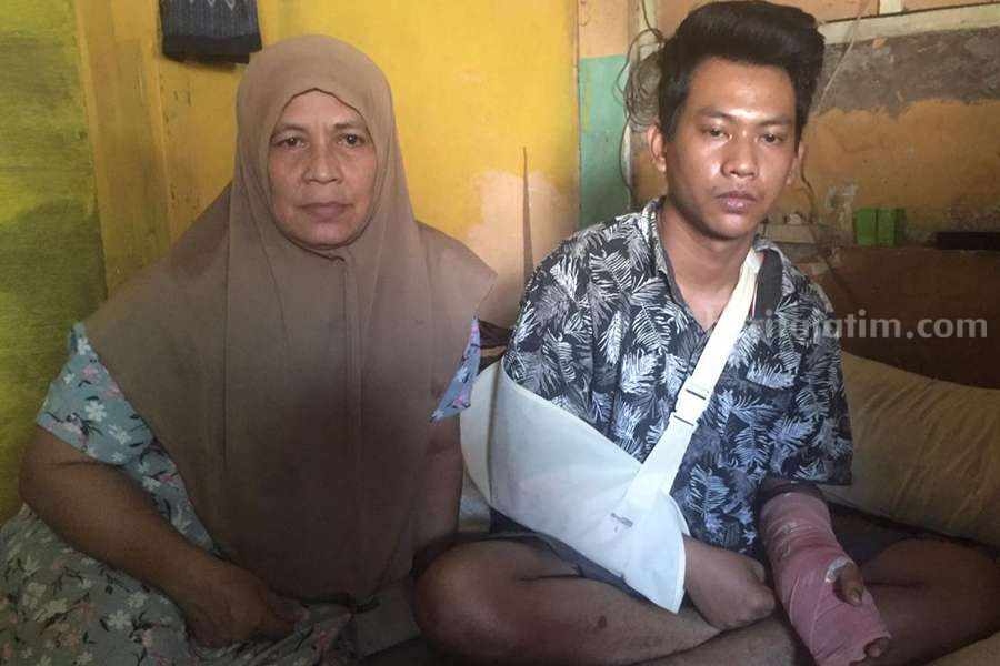Julia Munawaroh dan M. Riski saat ditemui dirumahnya Jalan Bratang Gede.