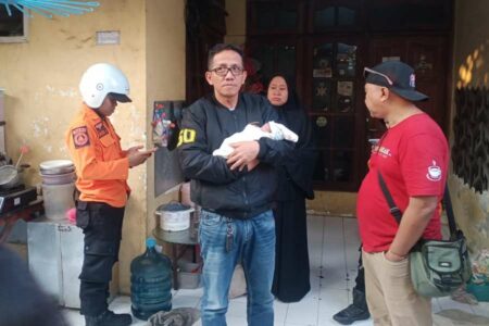 Bayi Baru Lahir Dibuang Orang Tuanya di Sukolilo